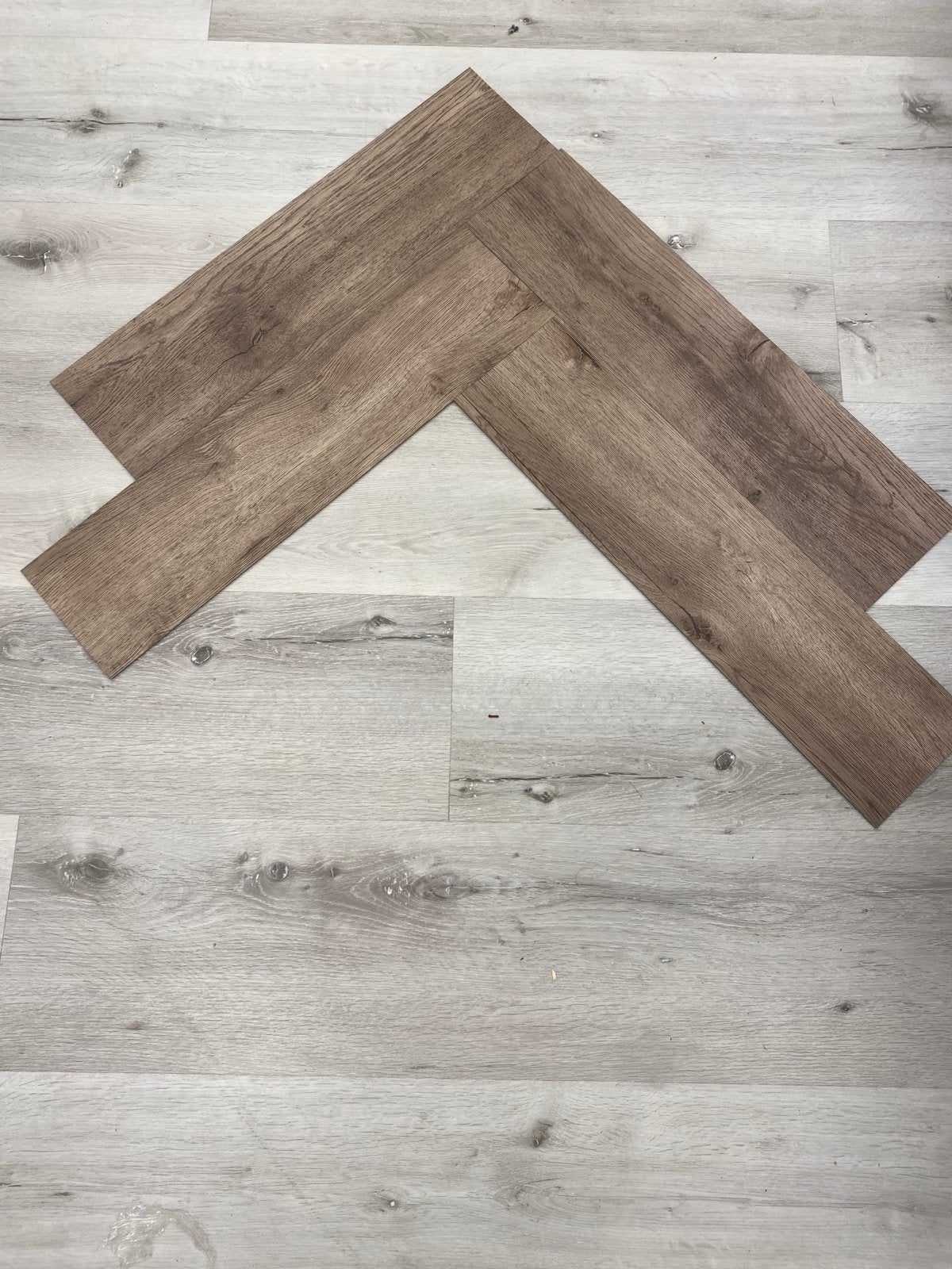 Plus-Floor Silvery Plak PVC visgraat 24 m², Huis en Inrichting, Stoffering | Vloerbedekking, Ophalen, Bruin, Nieuw, Vinyl
