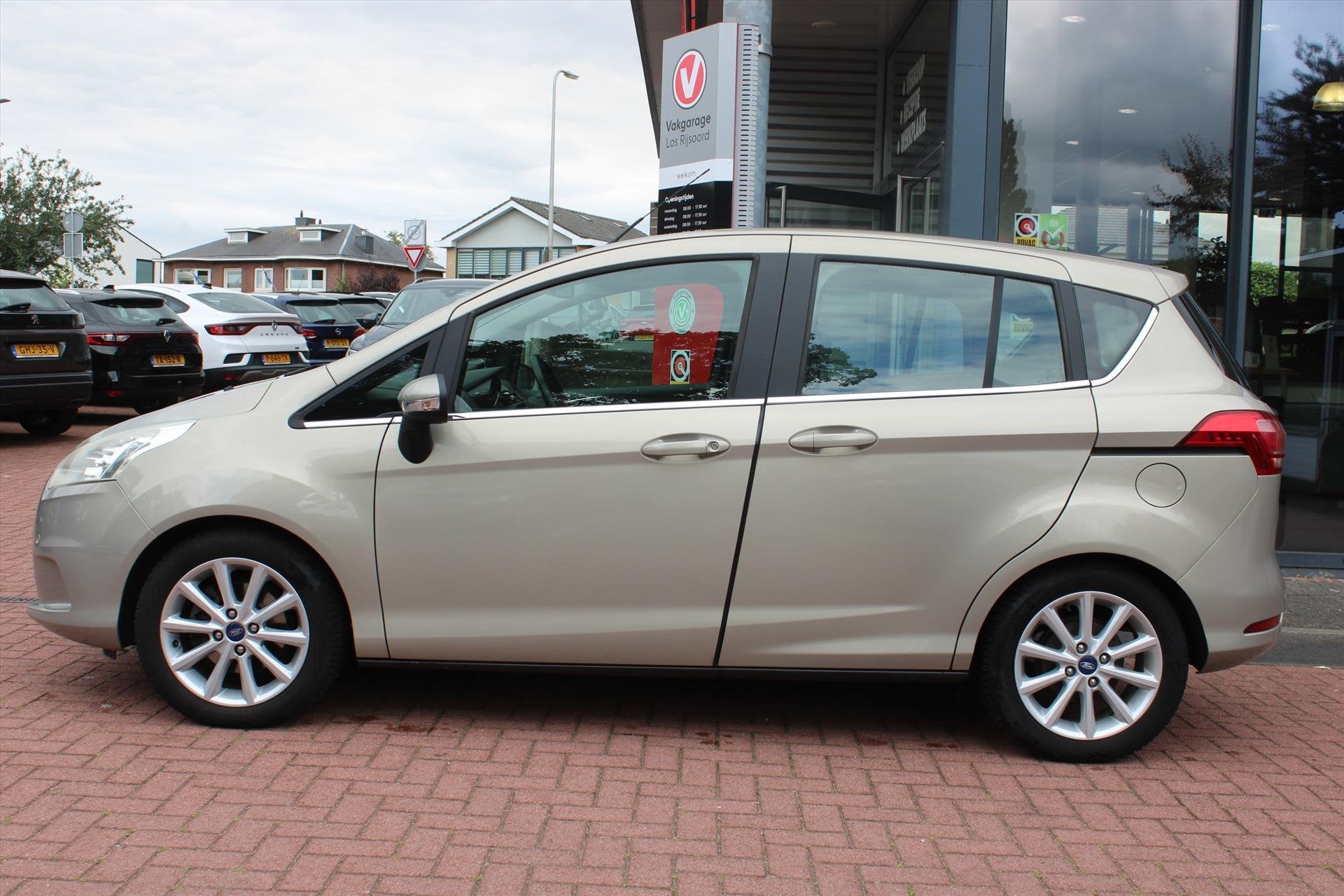 FORD B-Max 1.0 *Titanium* | Trekhaak | Navigatie | Camera |, Gebruikt, Origineel Nederlands, Bedrijf, Handgeschakeld