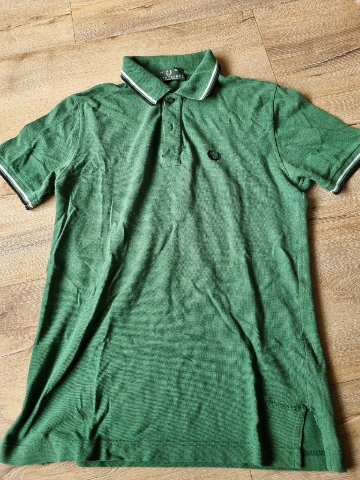 Fred Perry polo groen - maat 38 (S) met klein scheurtje, Ophalen of Verzenden, Fred Perry, Gedragen, Groen