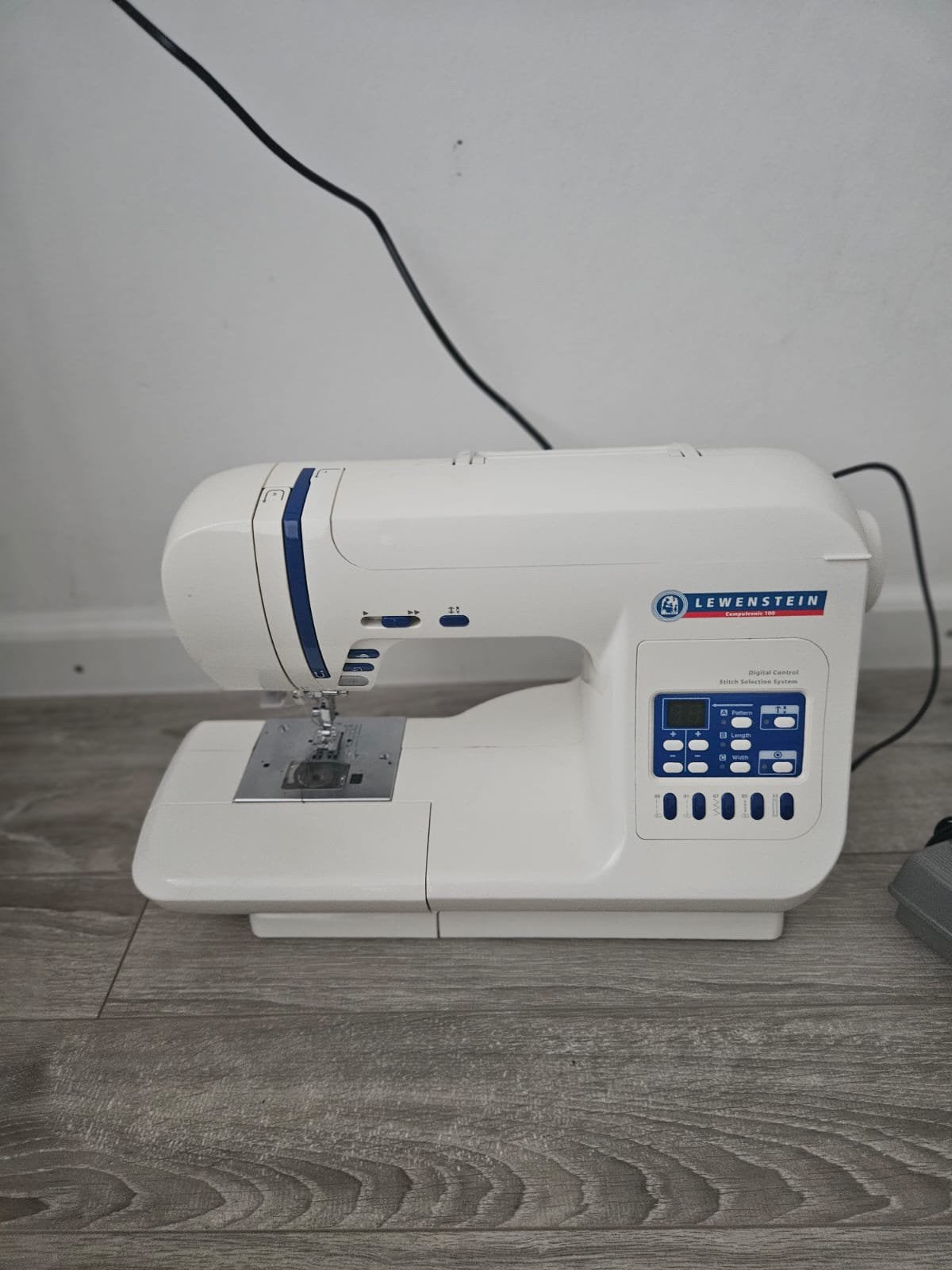 Lewenstein naaimachine, Ophalen, Zo goed als nieuw, Naaimachine, Lewenstein