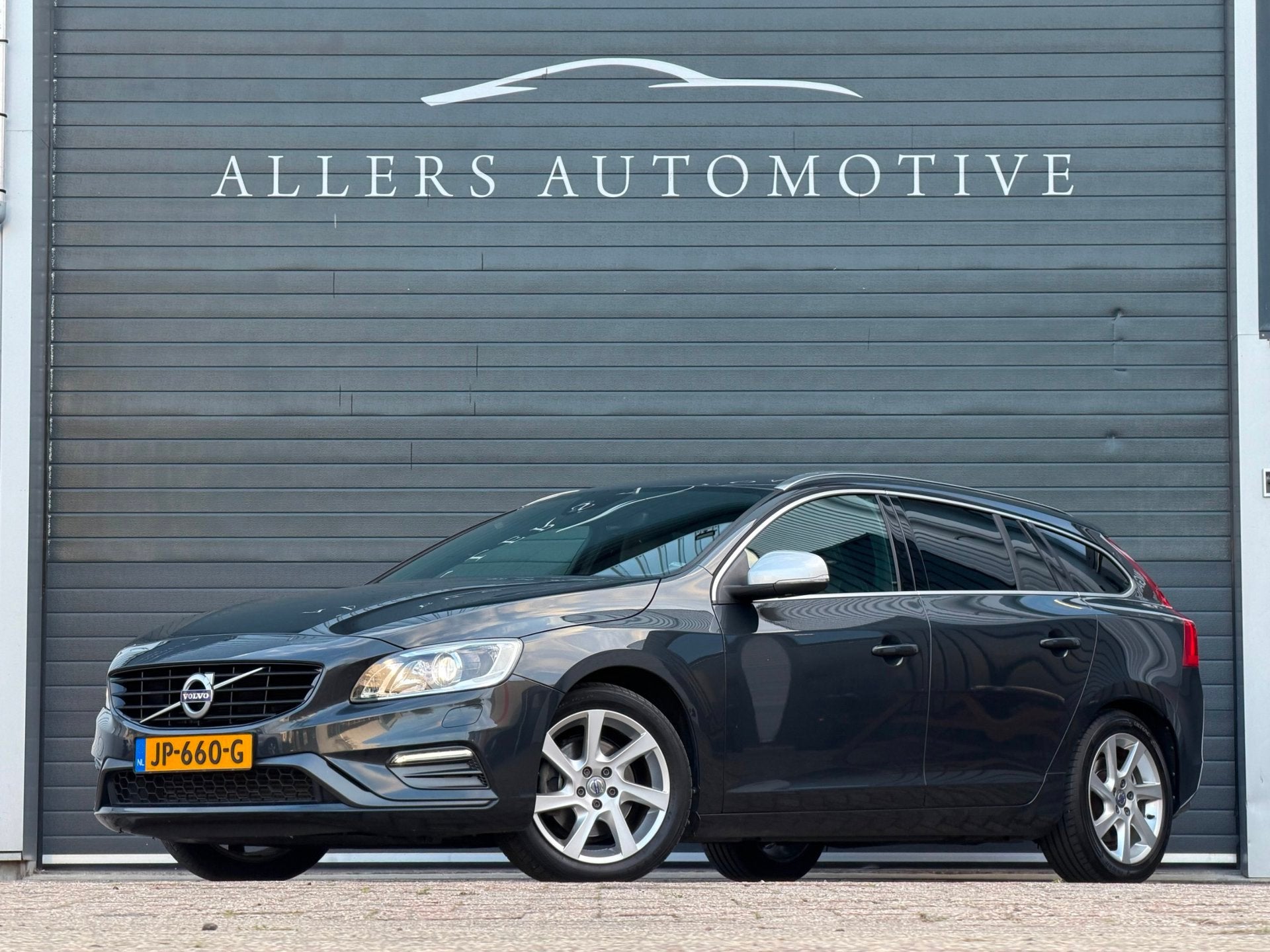 Volvo V60 2.0 T3 Summum|LEDER|TREKHAAK|NAP|STOEL VERWARMING, Geheel digitaal combi-instrument, Gebruikt, 4 cilinders, 1969 cc