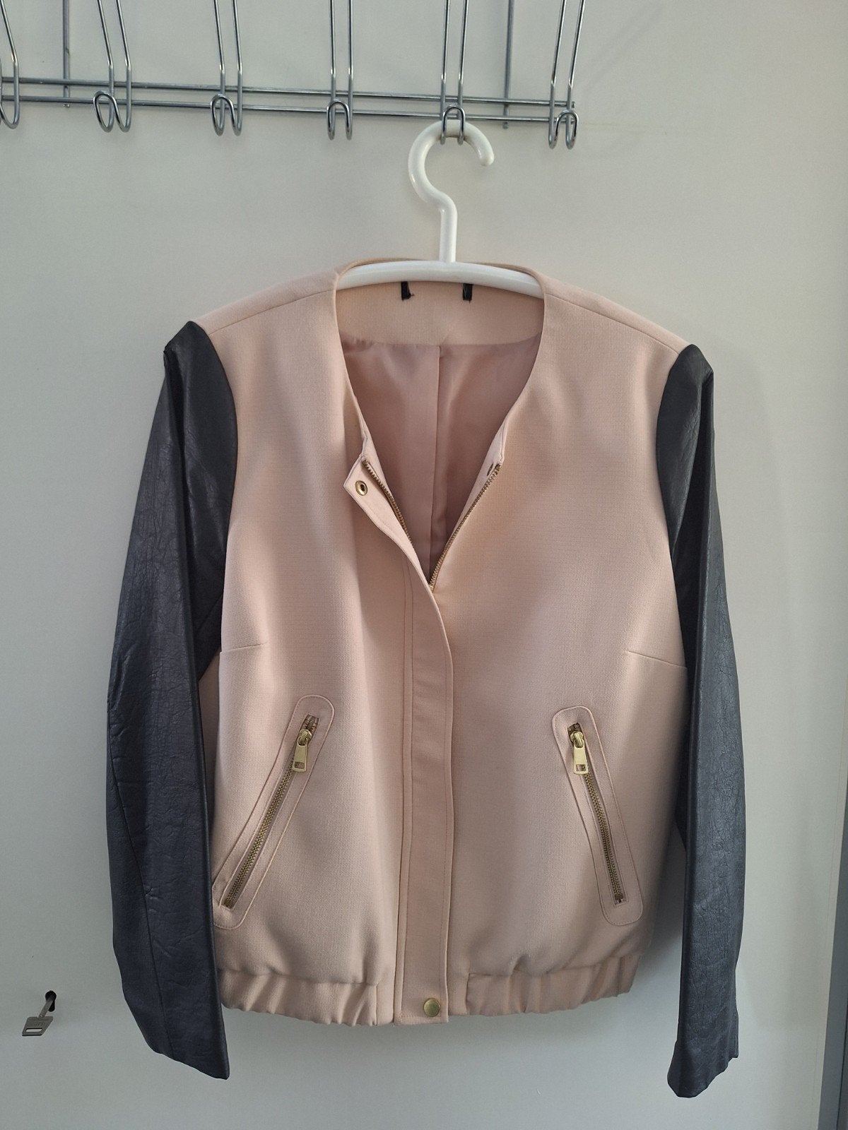 leuk kort  jasje, Ophalen, Zo goed als nieuw, Maat 42/44 (L), Roze