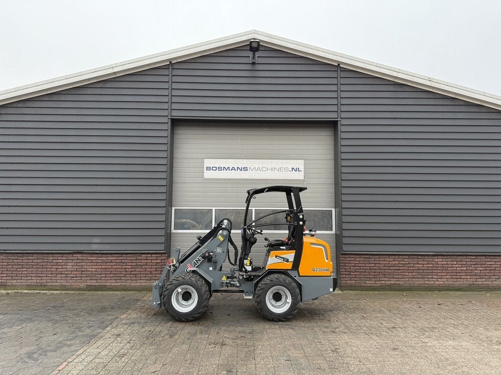 Giant G2300 HD minishovel NIEUW, Tobroco, Info@tobroco.nl, Sprendlingenstraat 57
5061 KM  Oisterwijk, NL, Wiellader of Shovel