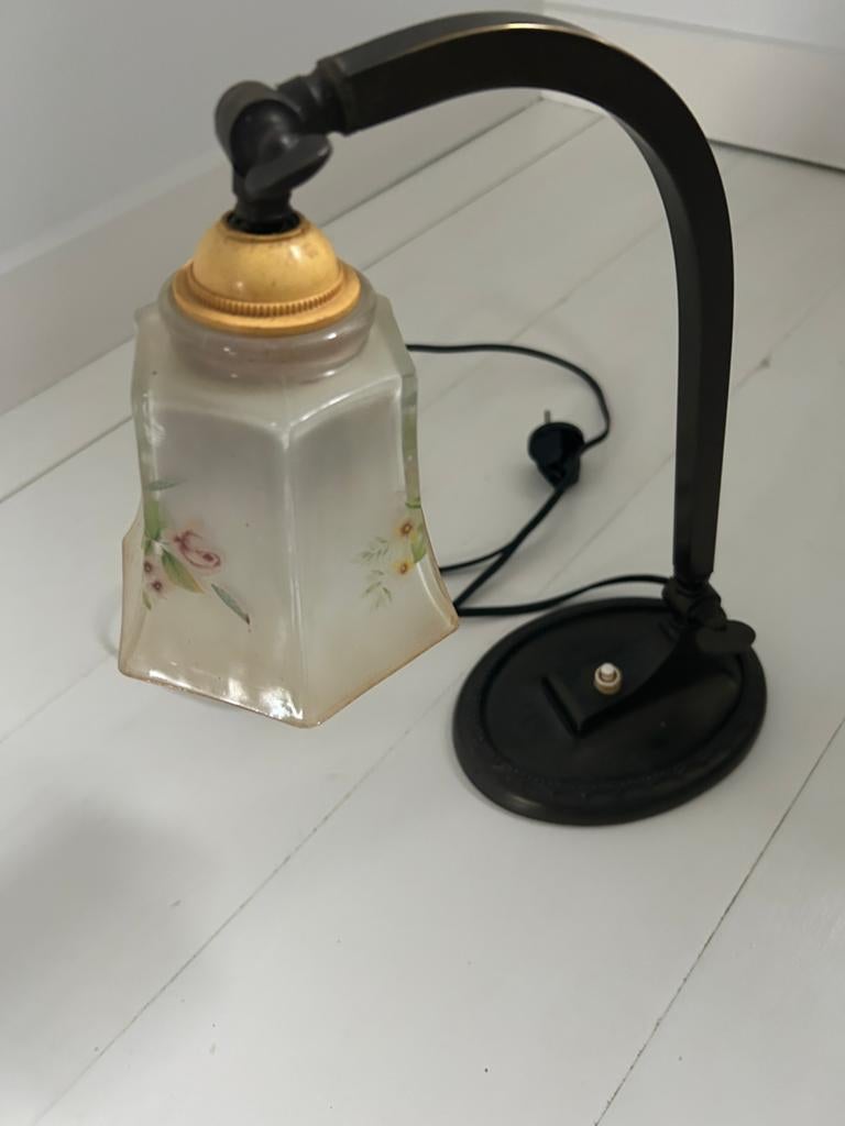 Antieke bureaulamp met bloemmotief glazen kap, Ophalen
