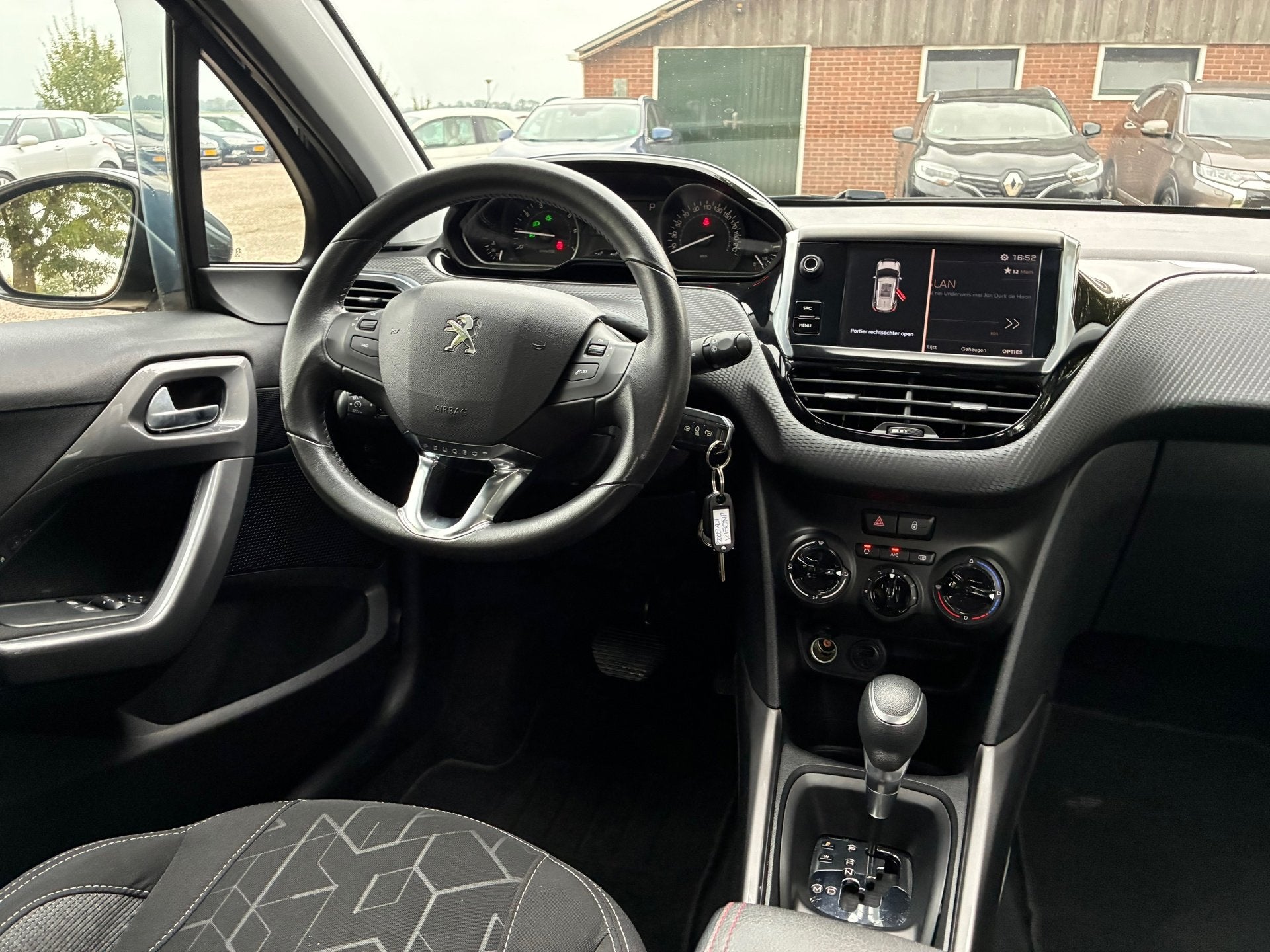 Peugeot 2008 1.2 PureTech Active | Cruise + Clima + Navi nu, Auto's, Stof, 1199 cc, 610 kg, Bedrijf