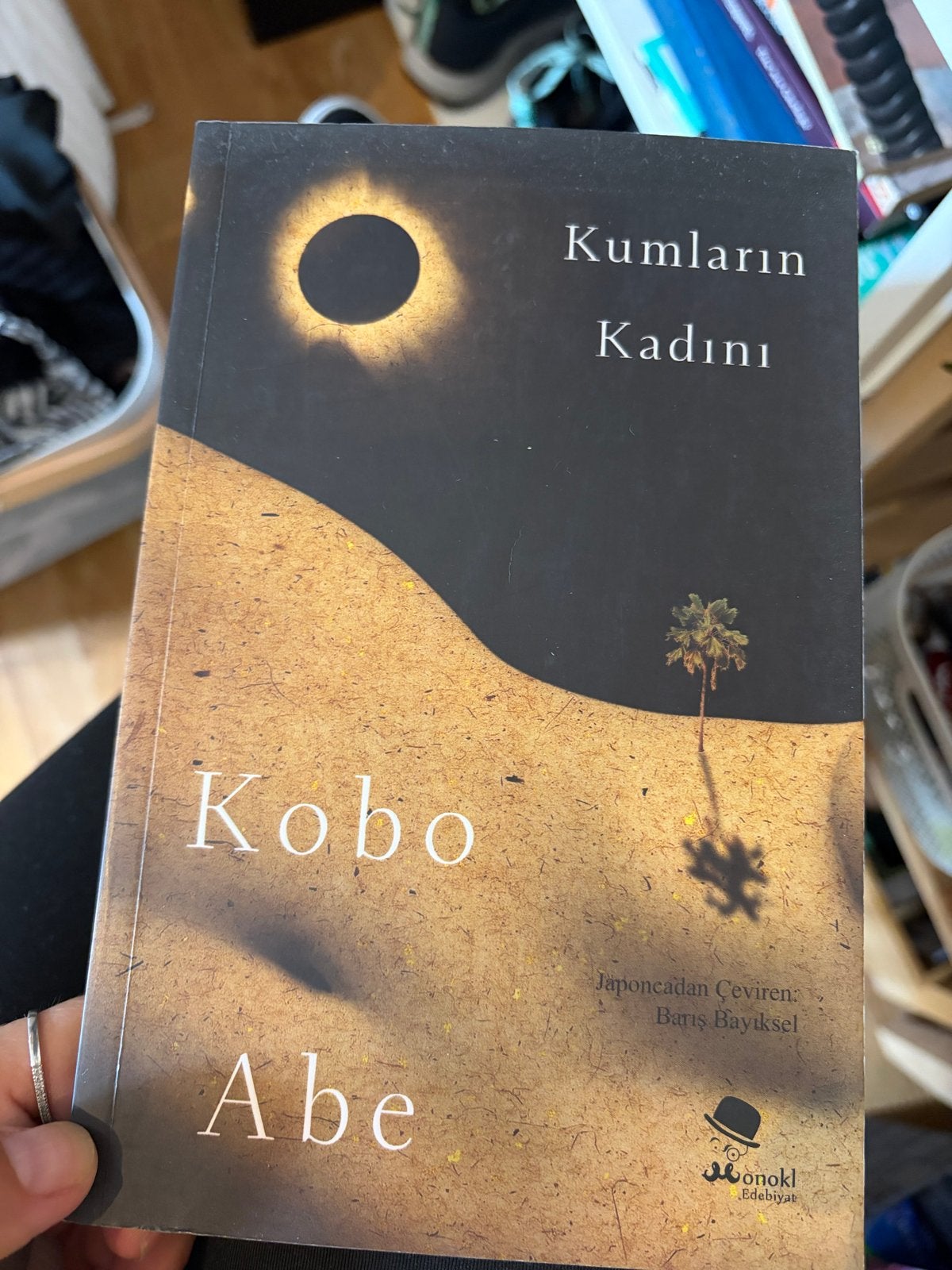 Kobo Abe - Kumların Kadını (Vrouw in het Zand), Ophalen of Verzenden, Zo goed als nieuw, Wereld overig