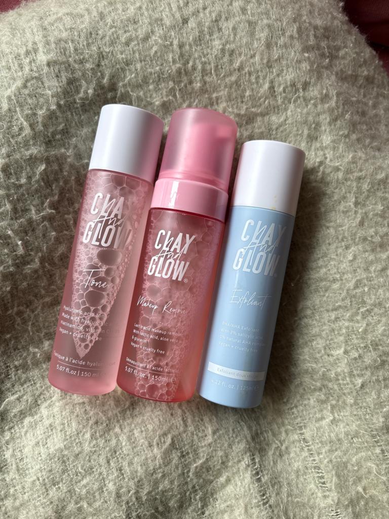 Clay And Glow Skincare Set: Toner, Make-up Remover, Exfolian, Ophalen of Verzenden, Nieuw, Gehele gezicht, Verzorging