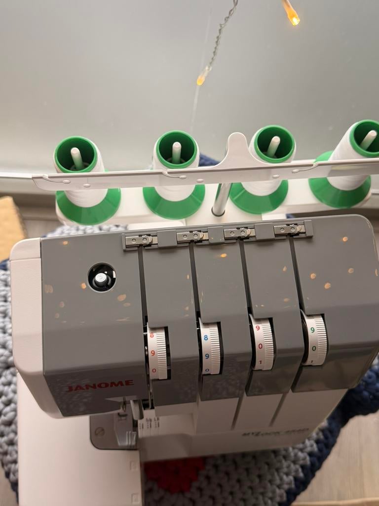 Janome MyLock 454D overlock – bijna nieuw – complete set, Ophalen, Zo goed als nieuw, Garen of Naald(en)