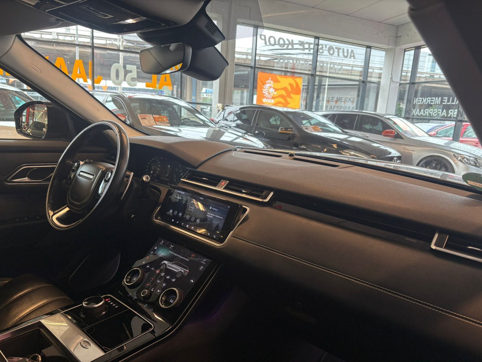 Land Rover Range Rover Velar 2.0 P300 Turbo AWD R-Dynamic HS, Auto's, Land Rover, Automaat, Gebruikt, 4 cilinders, Met garantie (alle)