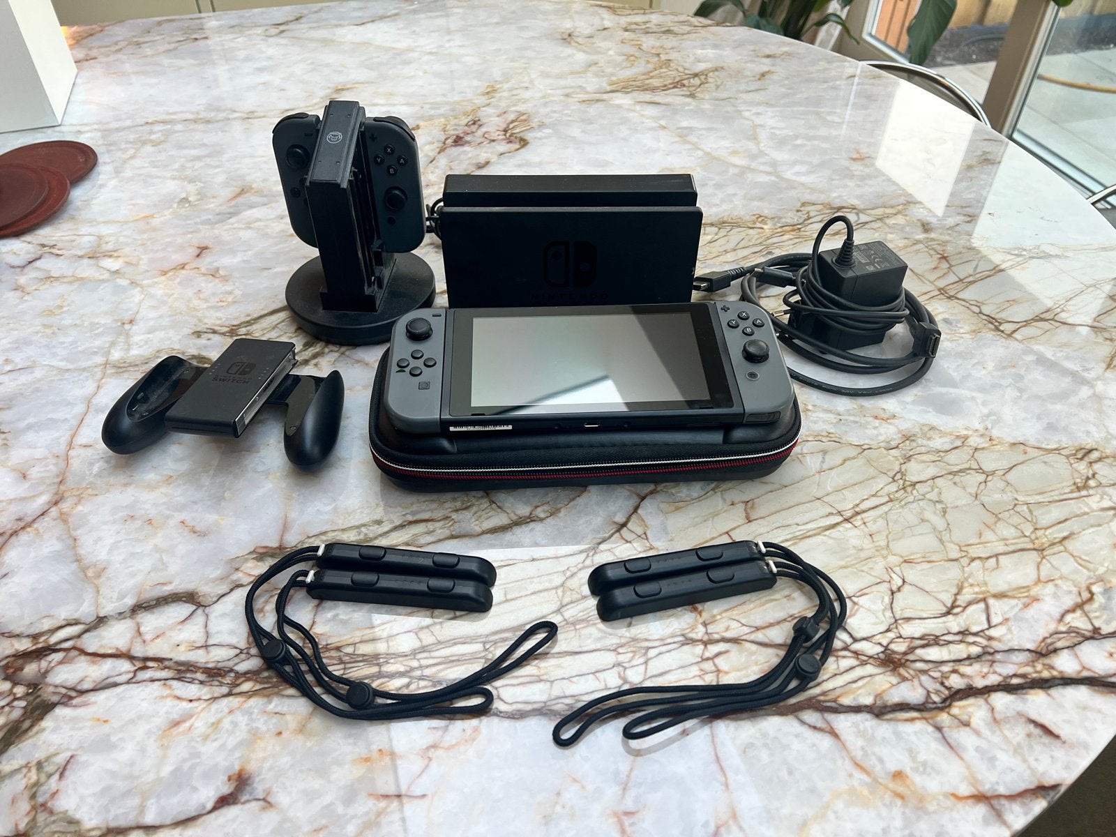 Nintendo Switch compleet met accessoires - Krasloos & als ni, Ophalen of Verzenden, Zo goed als nieuw, Met 3 controllers of meer