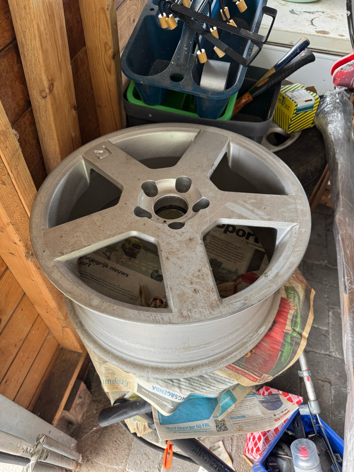 Opknapsetje Volvo R-line imitatie velg 17 inch, Ophalen, Gebruikt