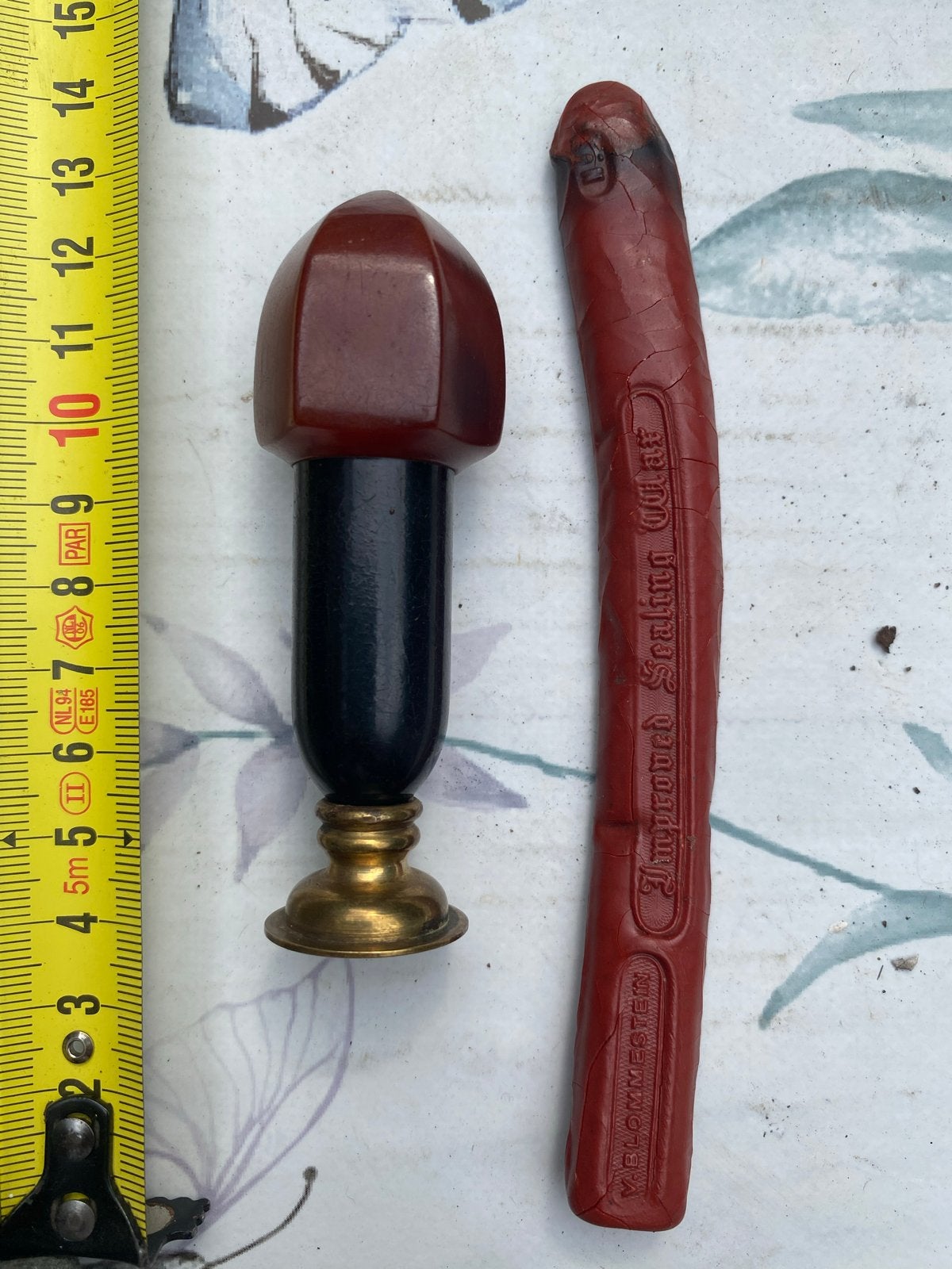 Antieke lakzegel met wasstaaf - V. Blommestein, Antiek en Kunst, Ophalen of Verzenden