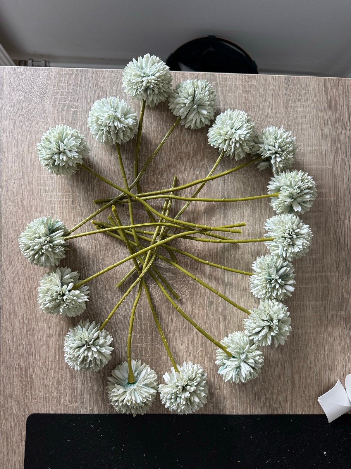 Kunstbloemen in wit, groen en rood, Binnen, Kunstbloem, Nieuw, Ophalen of Verzenden