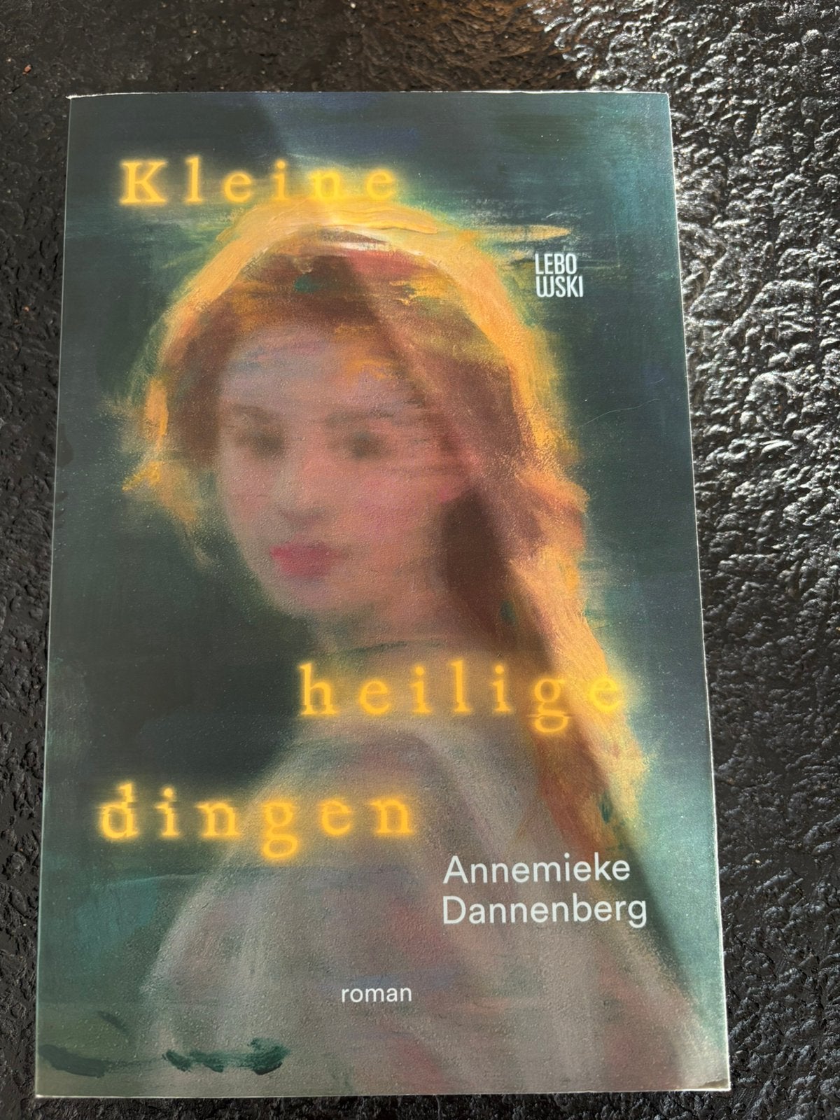Kleine heilige dingen - Annemieke Dannenberg, Boeken, Ophalen of Verzenden, Zo goed als nieuw