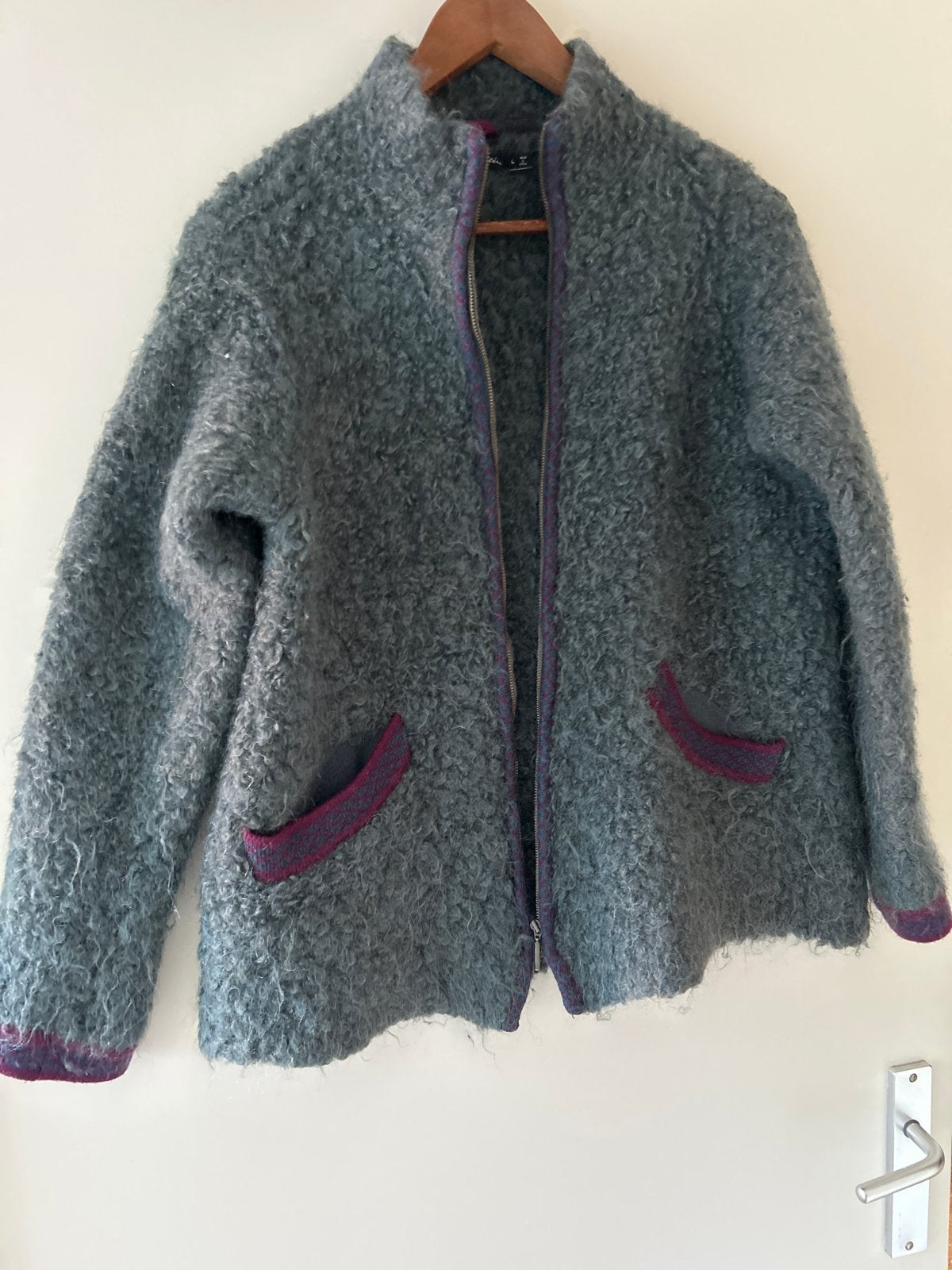 Gudrun Sjoden grijs vest met paarse accenten maat L, Ophalen of Verzenden, Gedragen, Maat 42/44 (L), Grijs