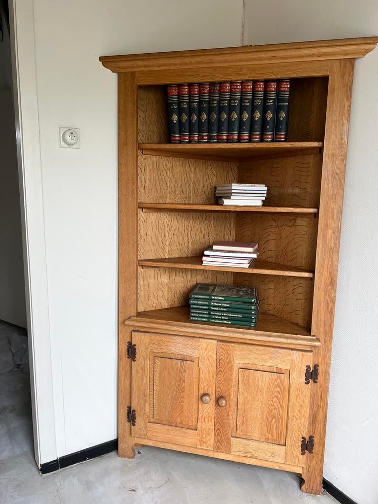 Massief eiken hoekkast, Huis en Inrichting, Kasten | Boekenkasten, Gebruikt, 50 tot 100 cm, 150 tot 200 cm, 25 tot 50 cm, Met deur(en)