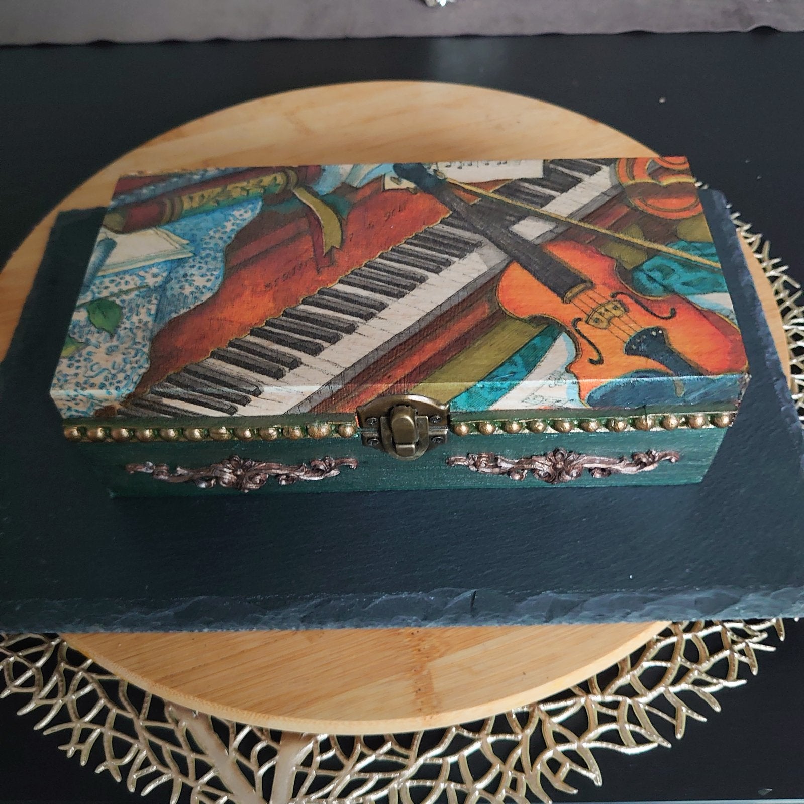 Sieraden of opbergkistje met muziekinstrumenten decor, Ophalen of Verzenden, Gebruikt