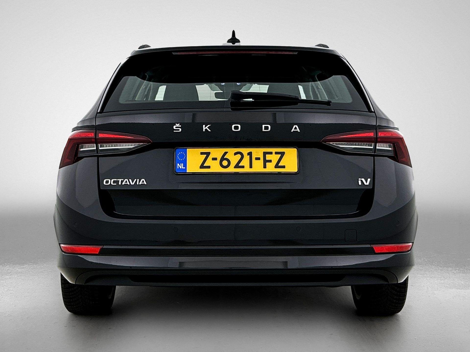 Skoda Octavia Combi 1.4 TSI iV PHEV Business Edition | VIRTU, Auto's, 12 maanden, Stof, Gebruikt, Zwart