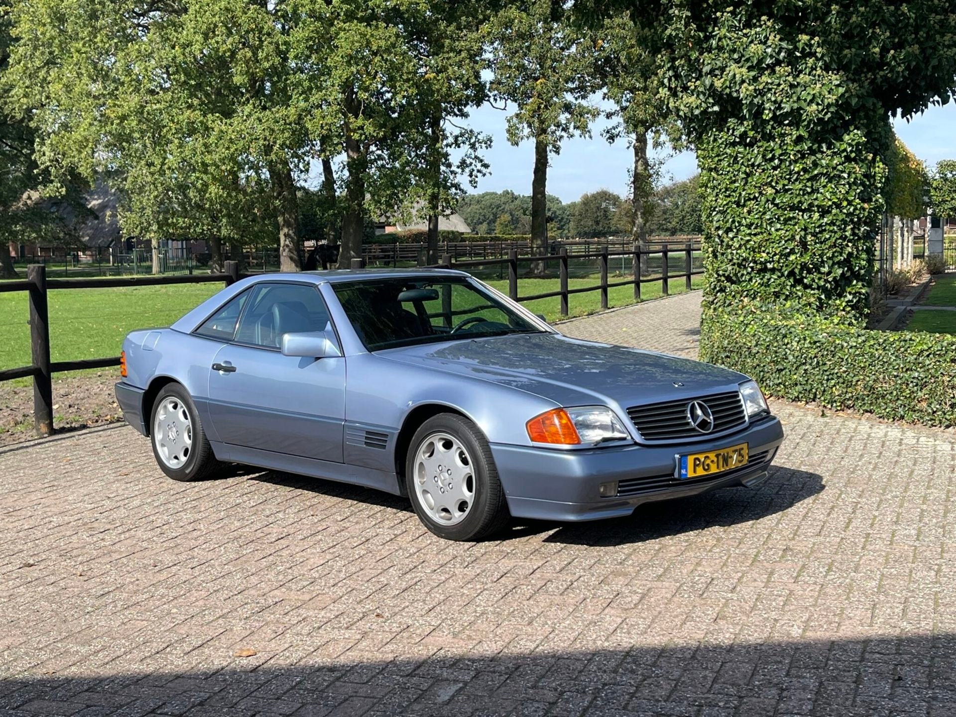Mercedes-Benz SL-klasse 500 SL 128.000 km in zeer mooie staa, Automaat, Achterwielaandrijving, 4973 cc, Blauw