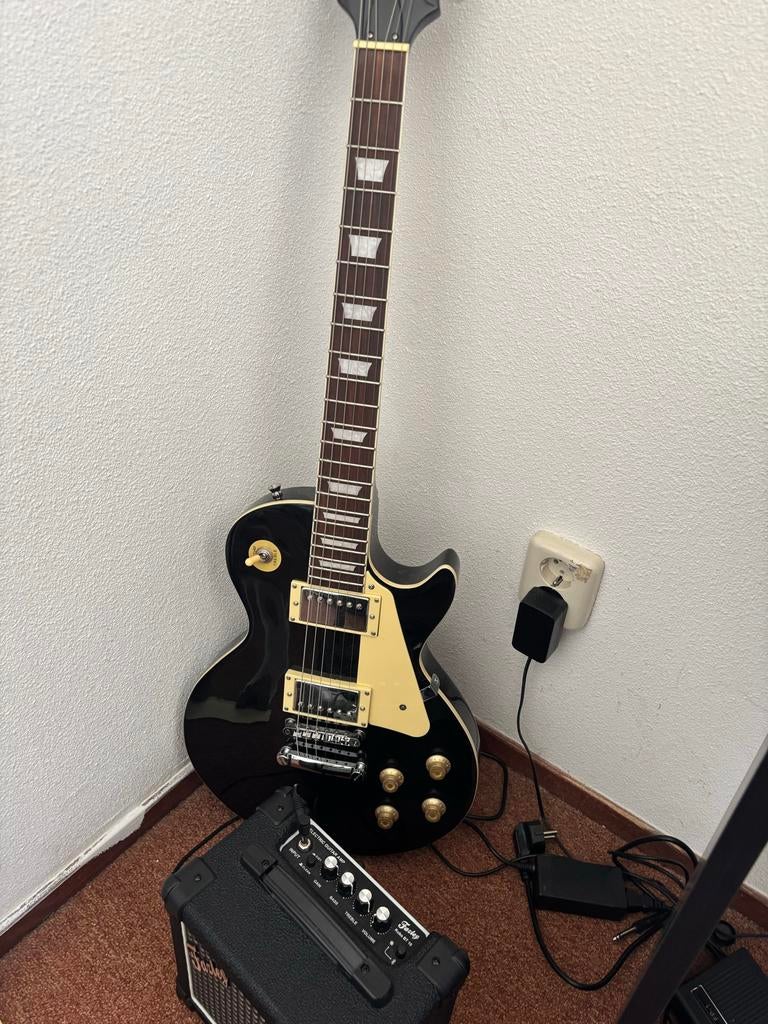 Zwarte elektrische fazley gitaar (epiphone stijl)+versterker, Overige merken, Met versterker, Ophalen of Verzenden, Zo goed als nieuw