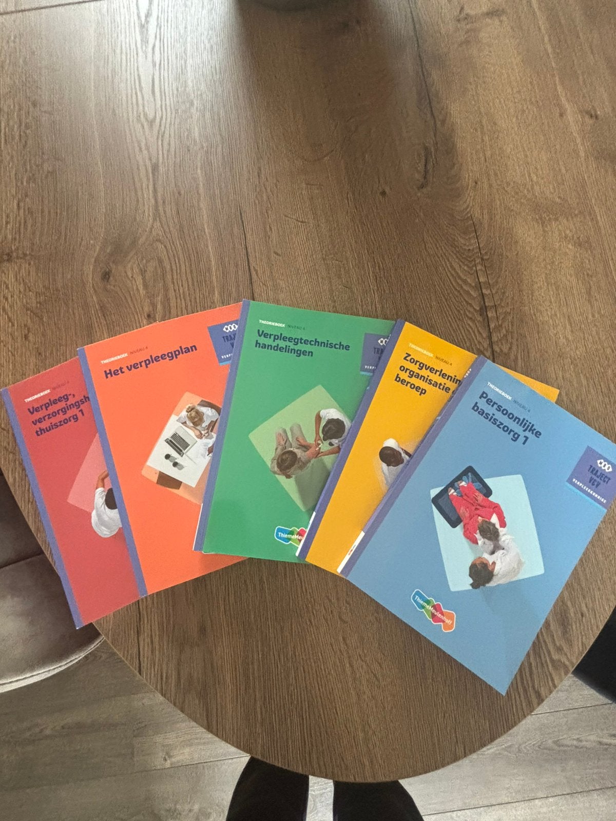 Theorieboeken verpleegkundige opleiding mbo niveau 4, Boeken, Ophalen of Verzenden, Zo goed als nieuw, Overige niveaus