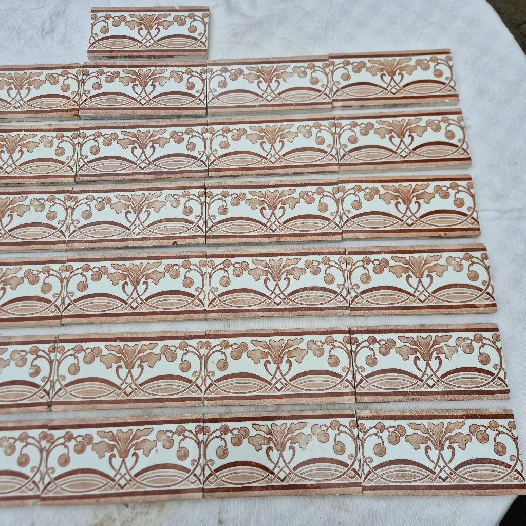 31 art nouveau randtegels roodbruin decor 15x7,5cm, Ophalen