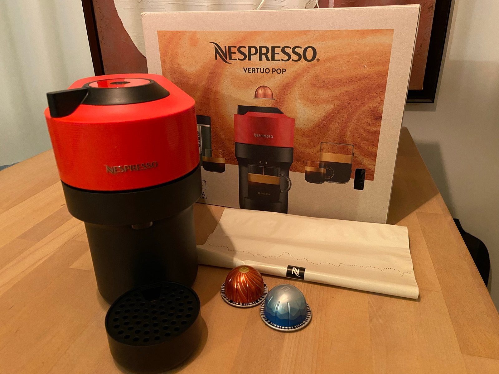 Nespresso Vertuo Pop Rood - Zo goed als nieuw, Ophalen, Zo goed als nieuw, Koffiemachine, Koffiepads en cups