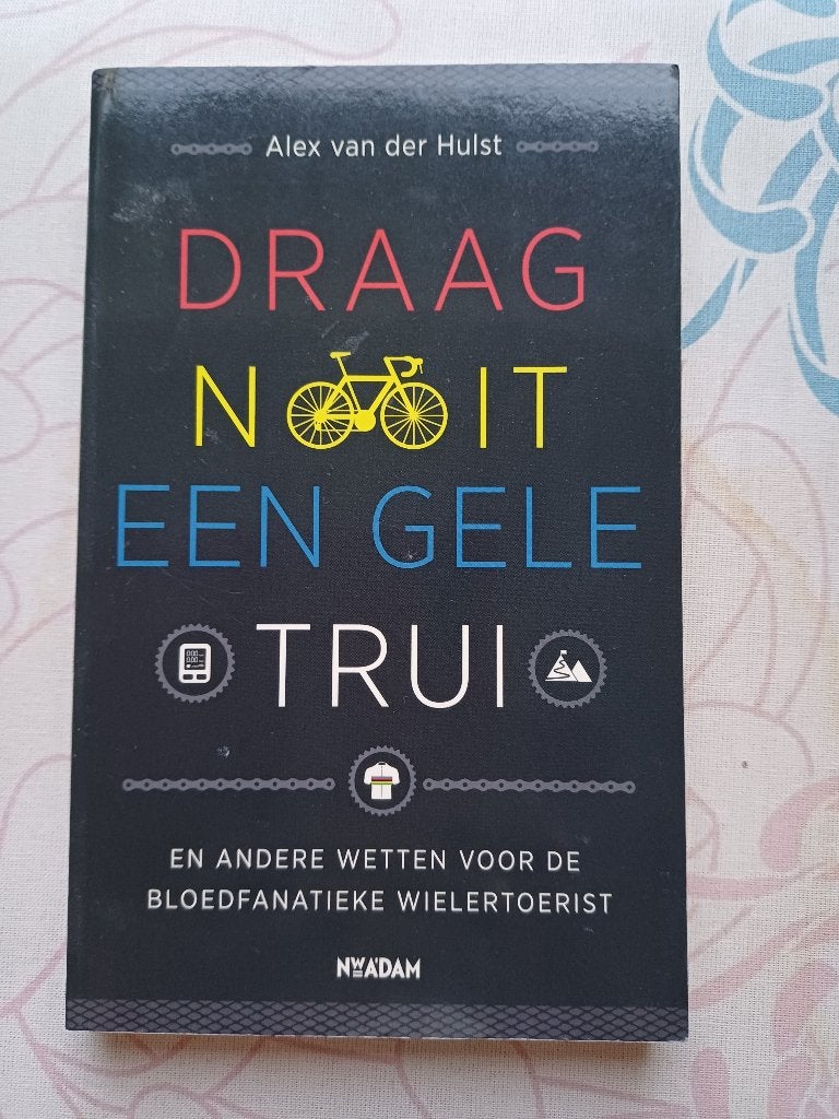 Draag nooit een gele trui:  wetten voor wielertoeristen, Alex van der Hulst, Lopen en Fietsen, Ophalen of Verzenden, Zo goed als nieuw