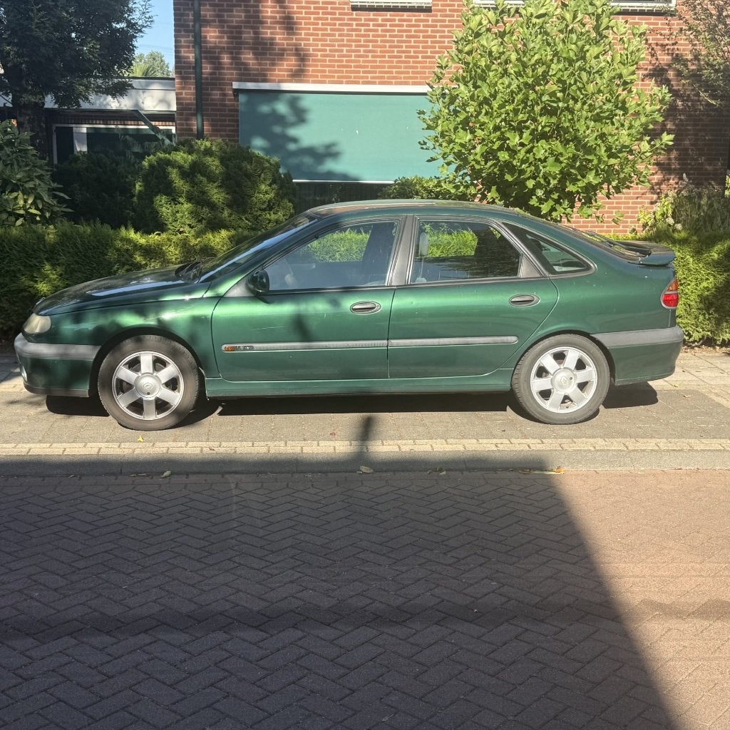 Renault Laguna 1.6 RTE 16V 2001 Groen Carbagerun Carbage run, Auto's, Laguna, Stof, 4 cilinders, Origineel Nederlands