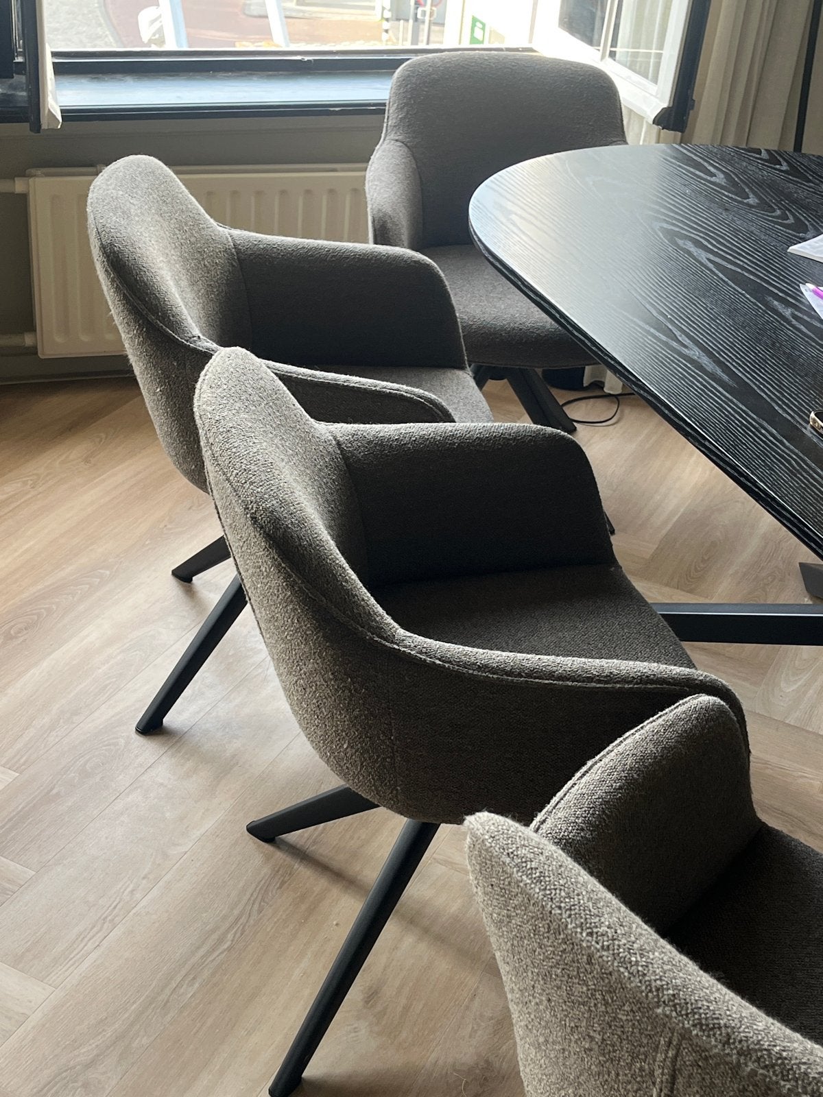 4 Taupe Kwantum stoelen met stalen onderstel, draaibaar, Huis en Inrichting, Stoelen, Zo goed als nieuw, Vier, Metaal, Overige kleuren