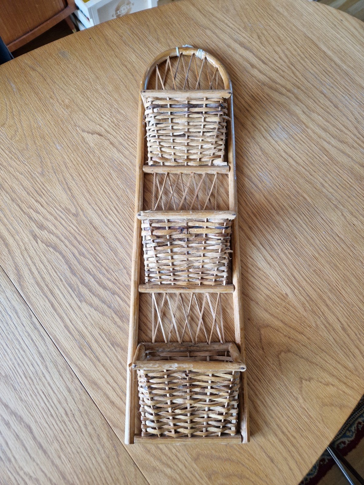 Vintage rotan wandrek met 3 opbergvakken, Verzenden, Zo goed als nieuw, Natuurlijk materiaal, Vintage