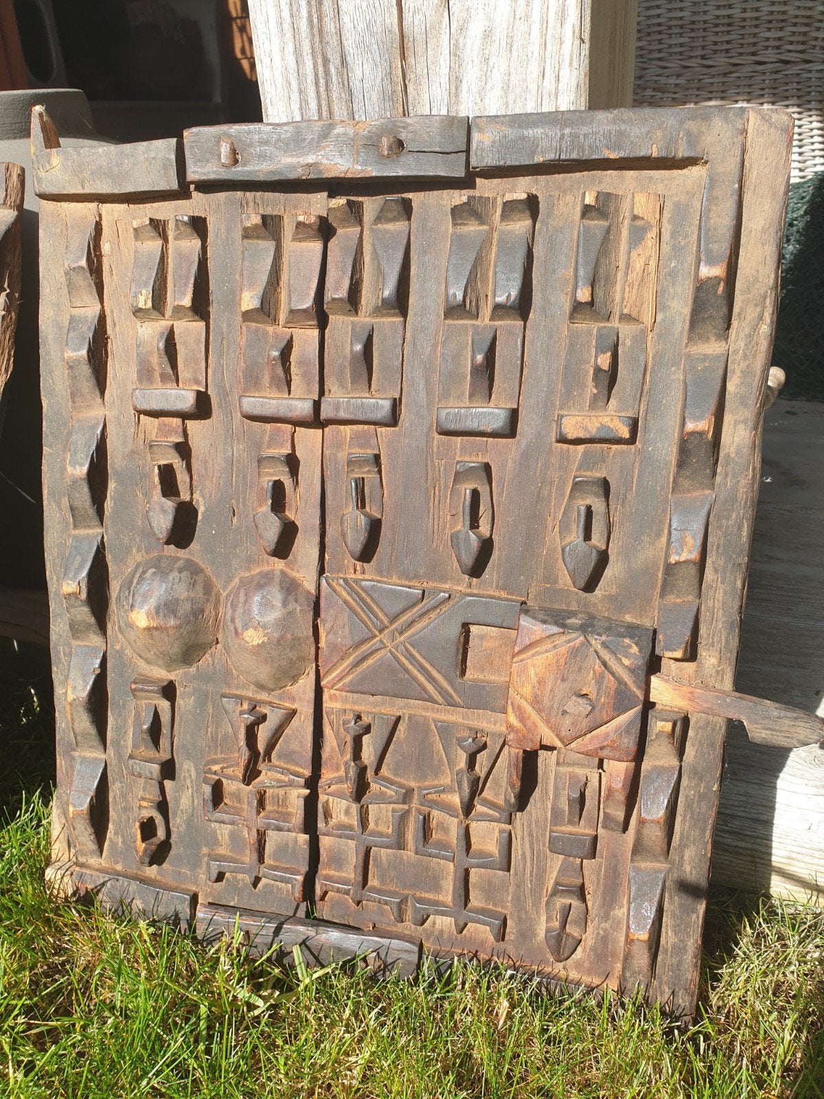 oud houten dogon luik, Ophalen