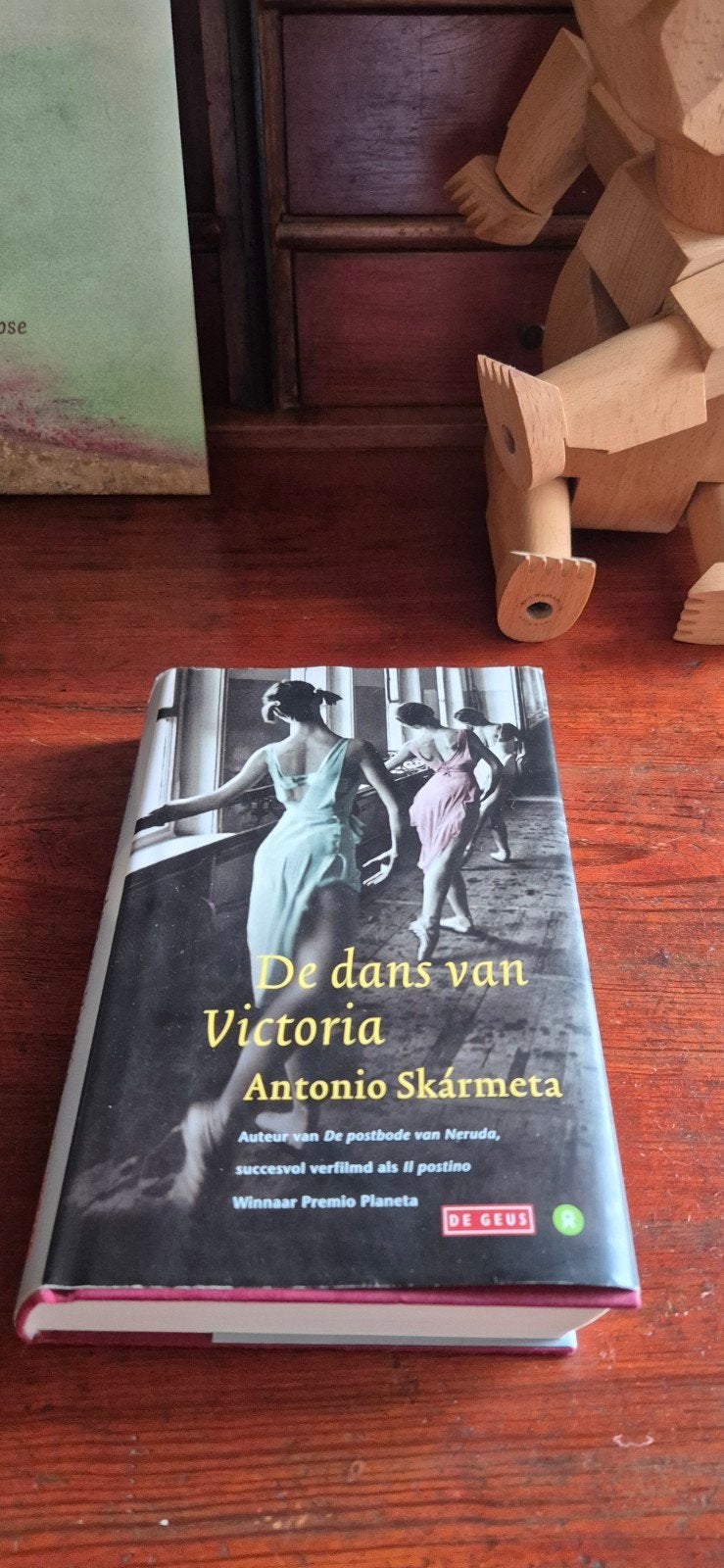 A. Skarmeta - De dans van Victoria hardcover, Ophalen of Verzenden, Zo goed als nieuw, A. Skarmeta