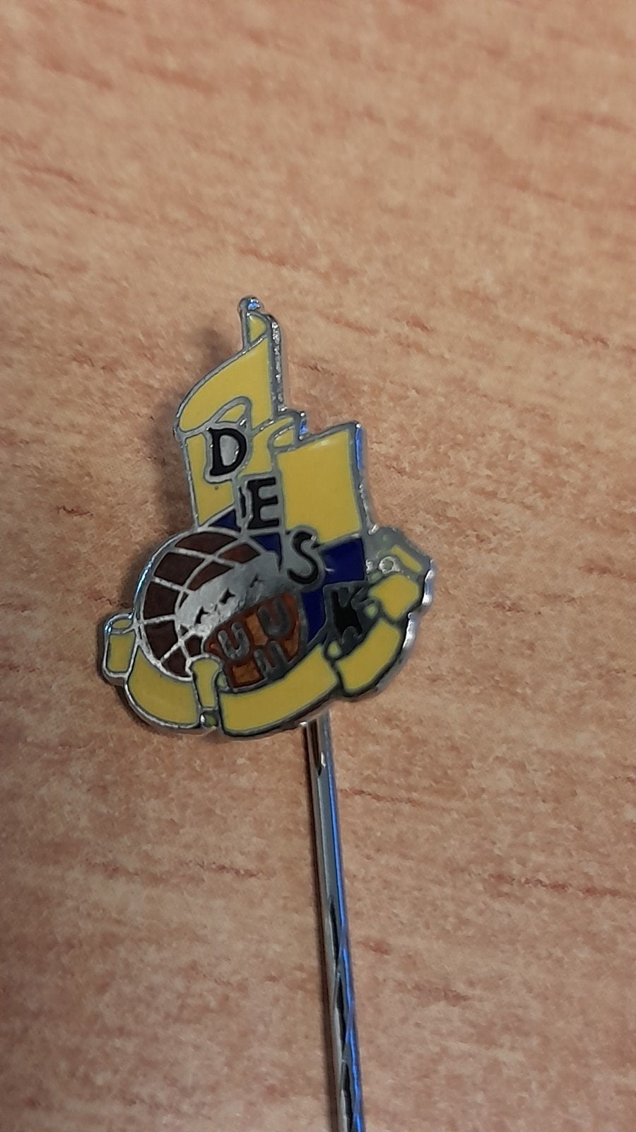 Vintage Speld 'DES' - Uniek Verzamelobject, Verzenden, Gebruikt