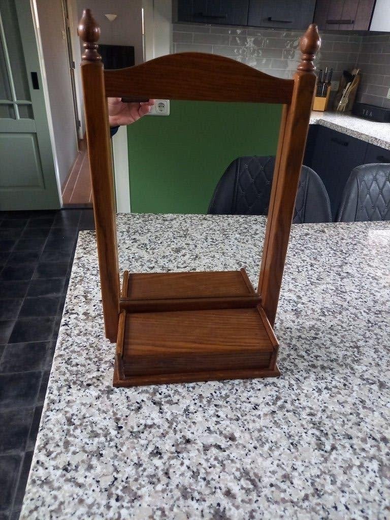 vintage muurspiegel met kammenbakje, Minder dan 50 cm, Gebruikt, Ophalen of Verzenden, Minder dan 100 cm