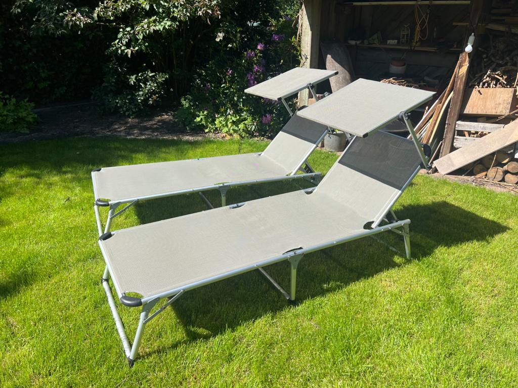 Twee inklapbare ligbedden met zonnescherm, Ophalen, Zo goed als nieuw, Aluminium, Verstelbaar