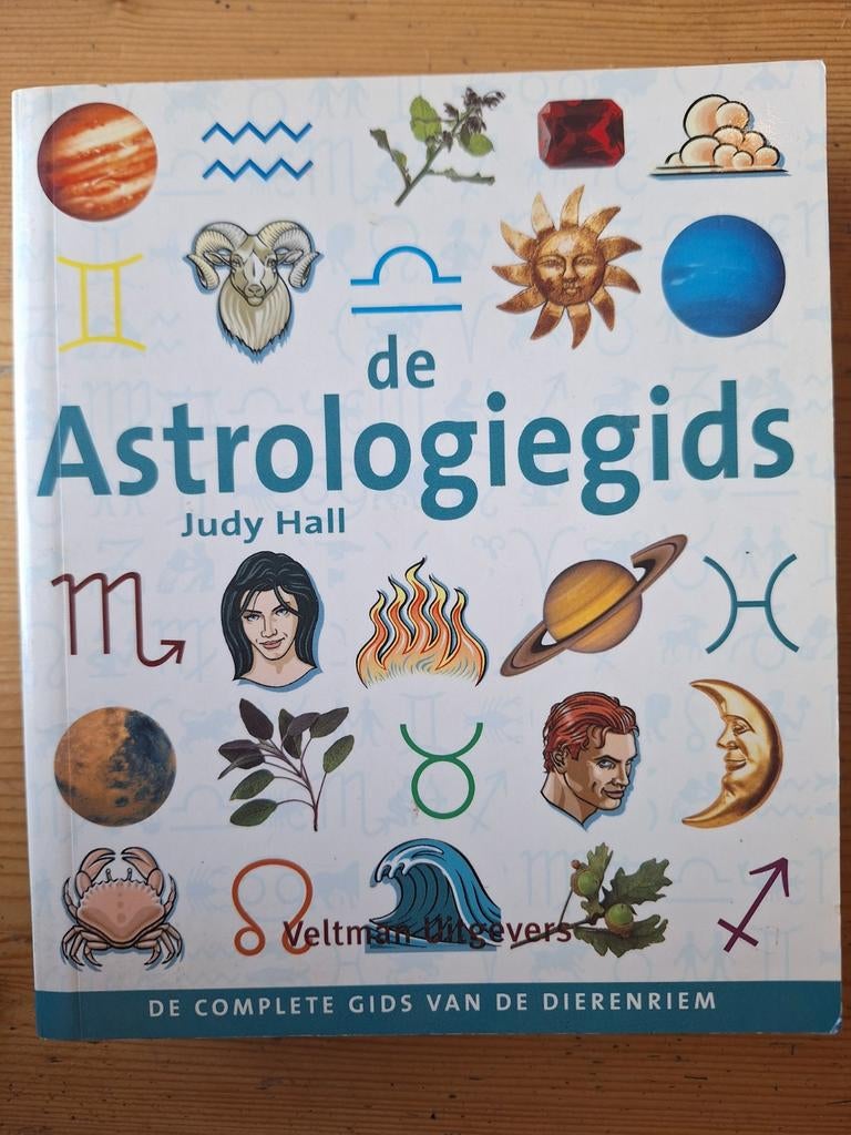 De Astrologiegids - Judy Hall, Ophalen of Verzenden