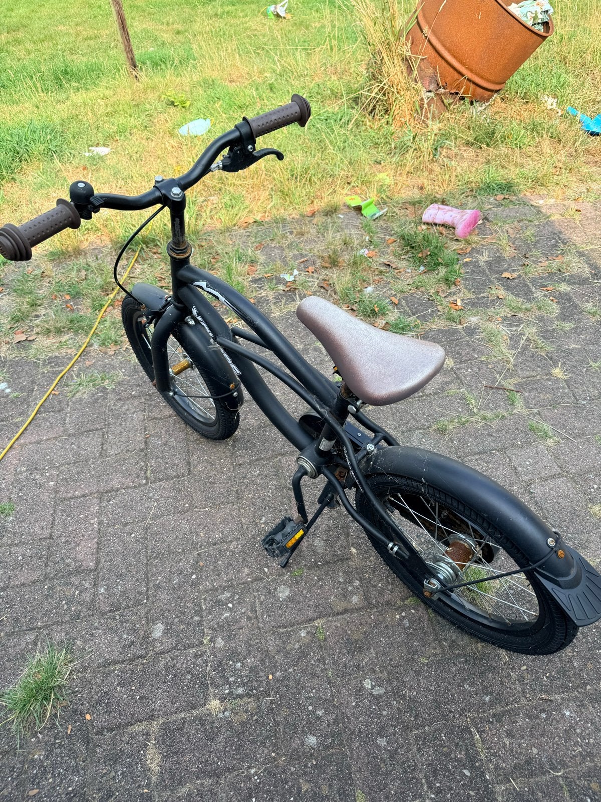 Zwarte kinderfiets - 16 inch, Ophalen, Gebruikt, Terugtraprem, 20 inch of meer