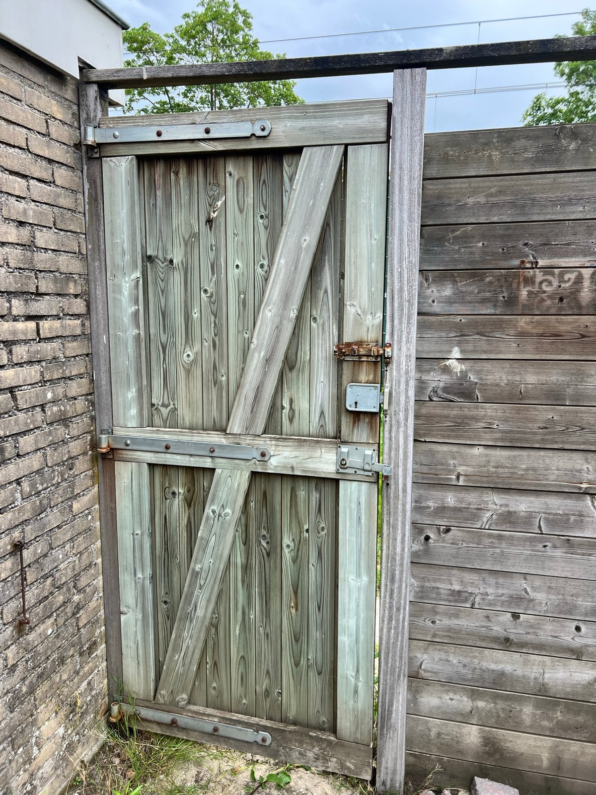 Houten poort met ijzeren beslag -, Tuin en Terras, Ophalen, Gebruikt, Minder dan 100 cm, Looppoort