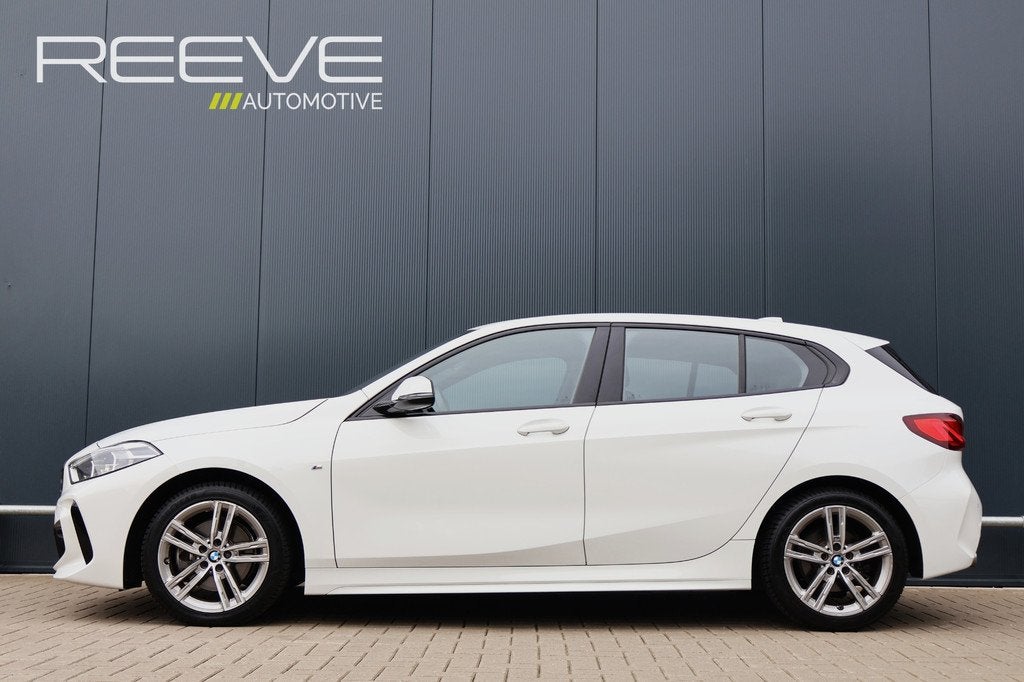 BMW 1-serie 118i Business Edition M-sport | Automaat | Live, Auto's, BMW, 136 pk, Gebruikt, Met garantie (alle), Leder en Stof