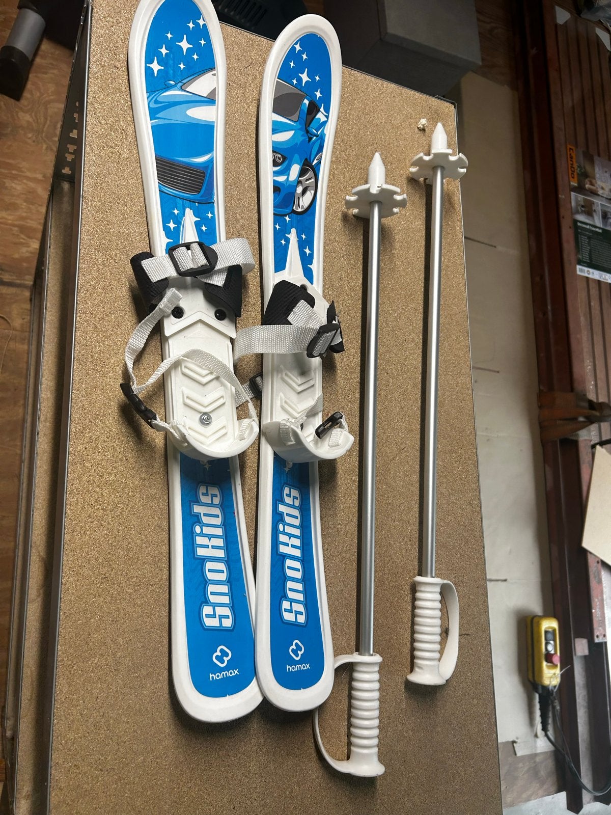 Gratis SnoKids peuterski's met stokken, Gebruikt, Skiën, Minder dan 100 cm, Ski's