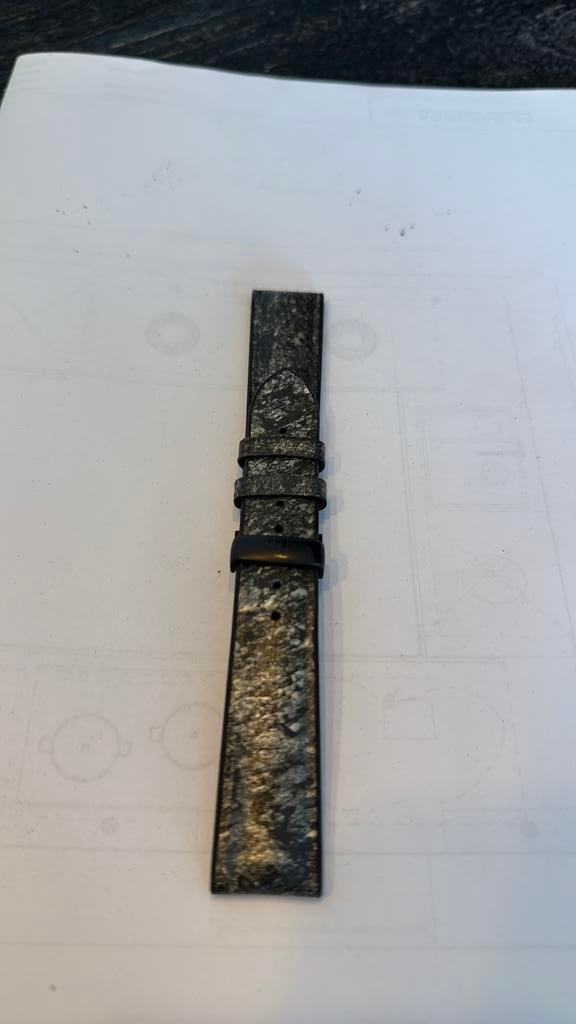 Hirsch horlogeband ‘ Stone ‘ 20mm met vouwsluiting, Ophalen of Verzenden, Zo goed als nieuw