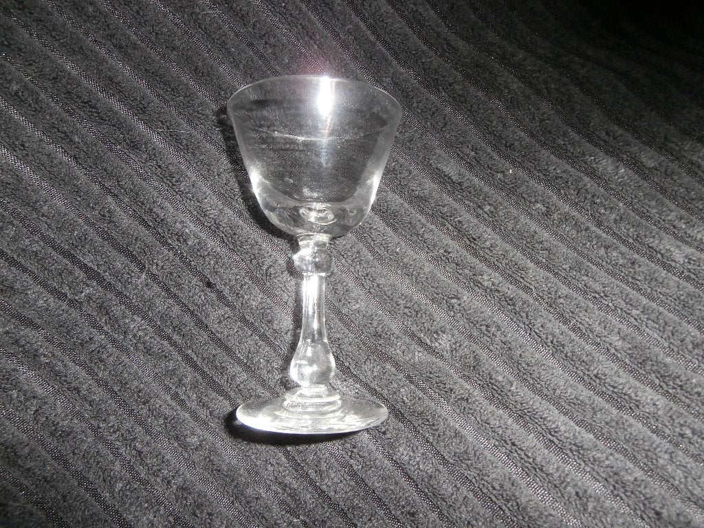 Antiek glas op mooie voet 1 stuk, Antiek en Kunst, Curiosa en Brocante, Ophalen of Verzenden