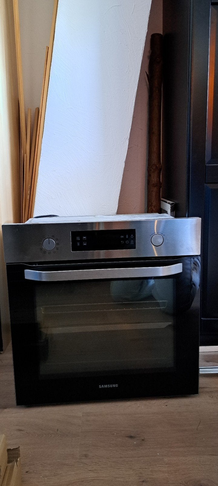 Samsung NV66M3571BS/EF Heteluchtoven - Zo goed als nieuw, Ophalen, Hete lucht, Inbouw, 55 tot 60 cm