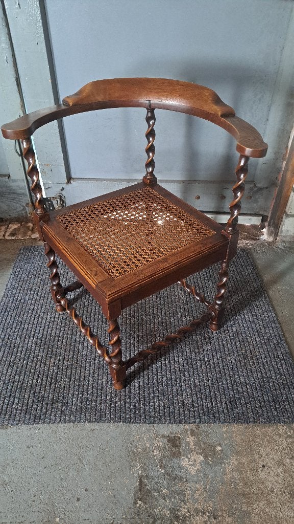 Antieke Franse Bobbin Corner stoel met rotan zitting, Antiek en Kunst, Ophalen