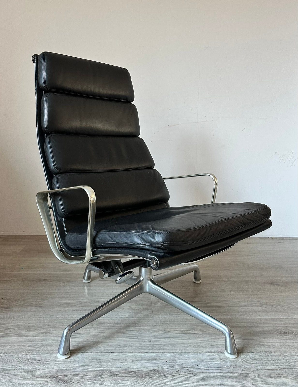 Herman Miller Vitra Soft Pad lounge fauteuil, Huis en Inrichting, Fauteuils, Leer, 50 tot 75 cm, 75 tot 100 cm, Ophalen