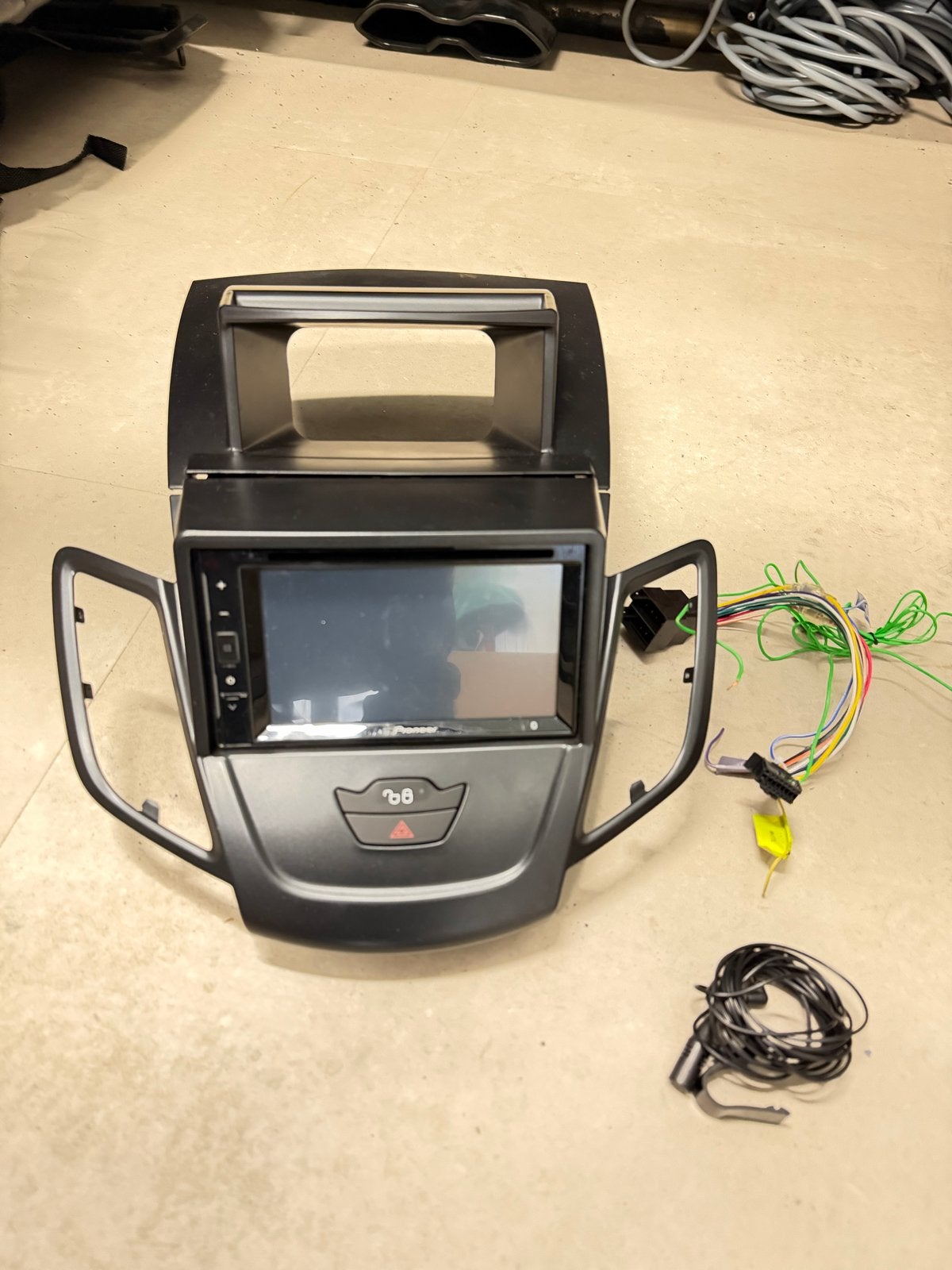 Pioneer Dubbeldin Radio + 2-DIN Blende Ford Fiesta 2009-2014, Auto diversen, Ophalen of Verzenden, Gebruikt