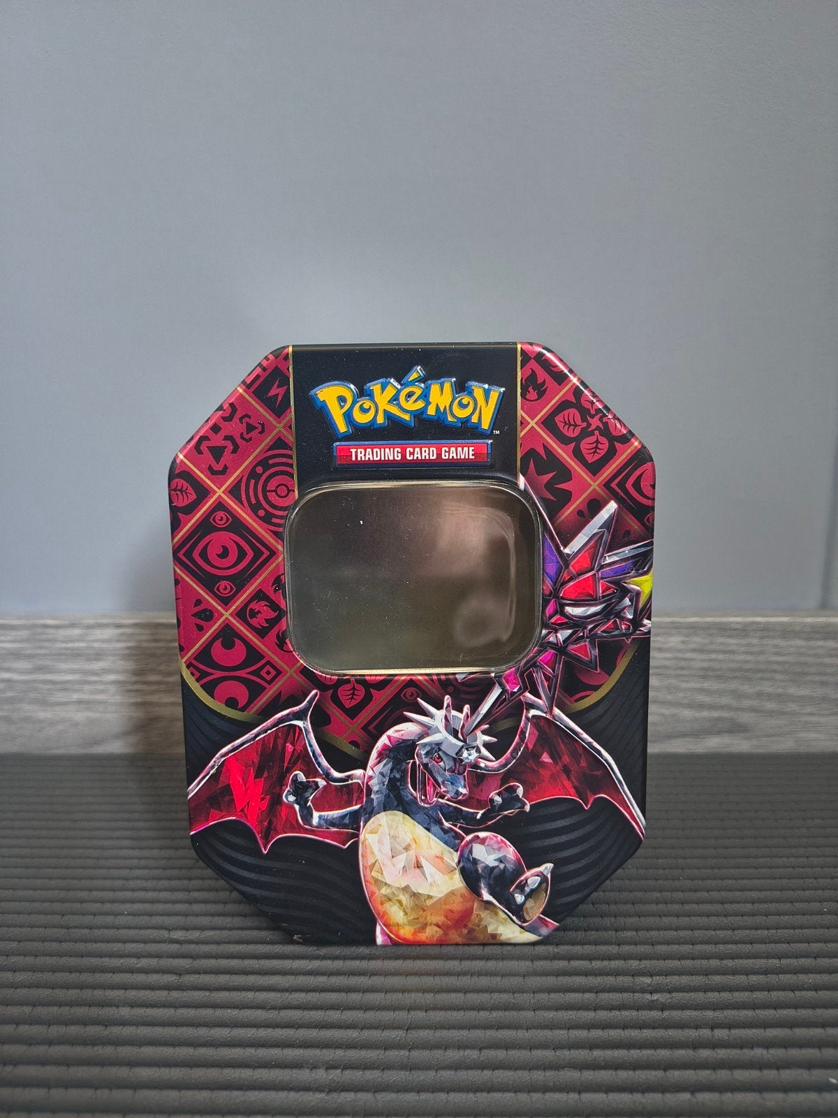 Pokémon Charizard Paldean Fates Tin, Hobby en Vrije tijd, Verzamelkaartspellen | Pokémon, Ophalen of Verzenden, Zo goed als nieuw