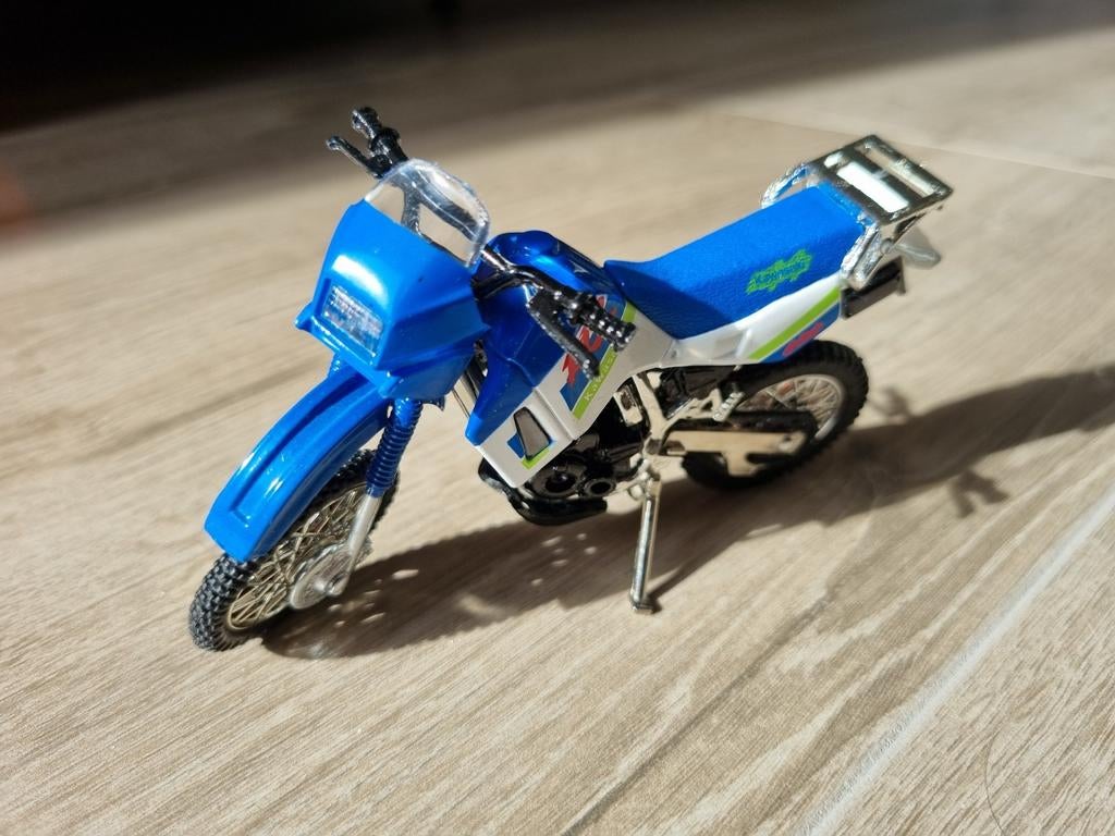 Model Moto Kawasaki KLR 650 Bleu 1:18, Ophalen of Verzenden, Zo goed als nieuw, Motor