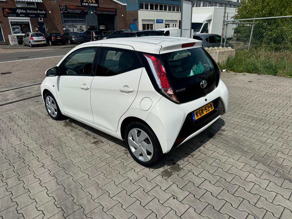 Toyota Aygo 1.0 Vvt-i 69pk 5D 2018 Wit, Voorwielaandrijving, Stof, 4 stoelen, Wit